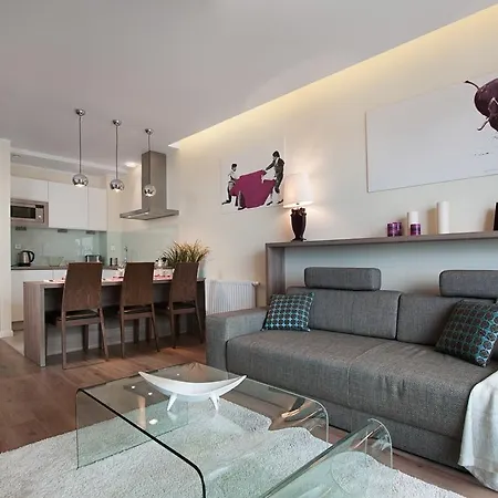 Waterlane Pool & Gym Apartment