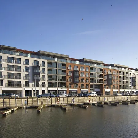 Waterlane Pool & Gym Apartment *
