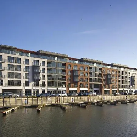 Waterlane Pool & Gym Apartman *