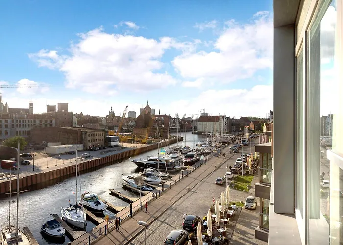 Waterlane Pool & Gym Apartman