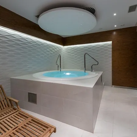 Waterlane Pool & Gym 格但斯克